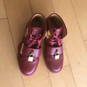 Buscemi moving sale. Size 39